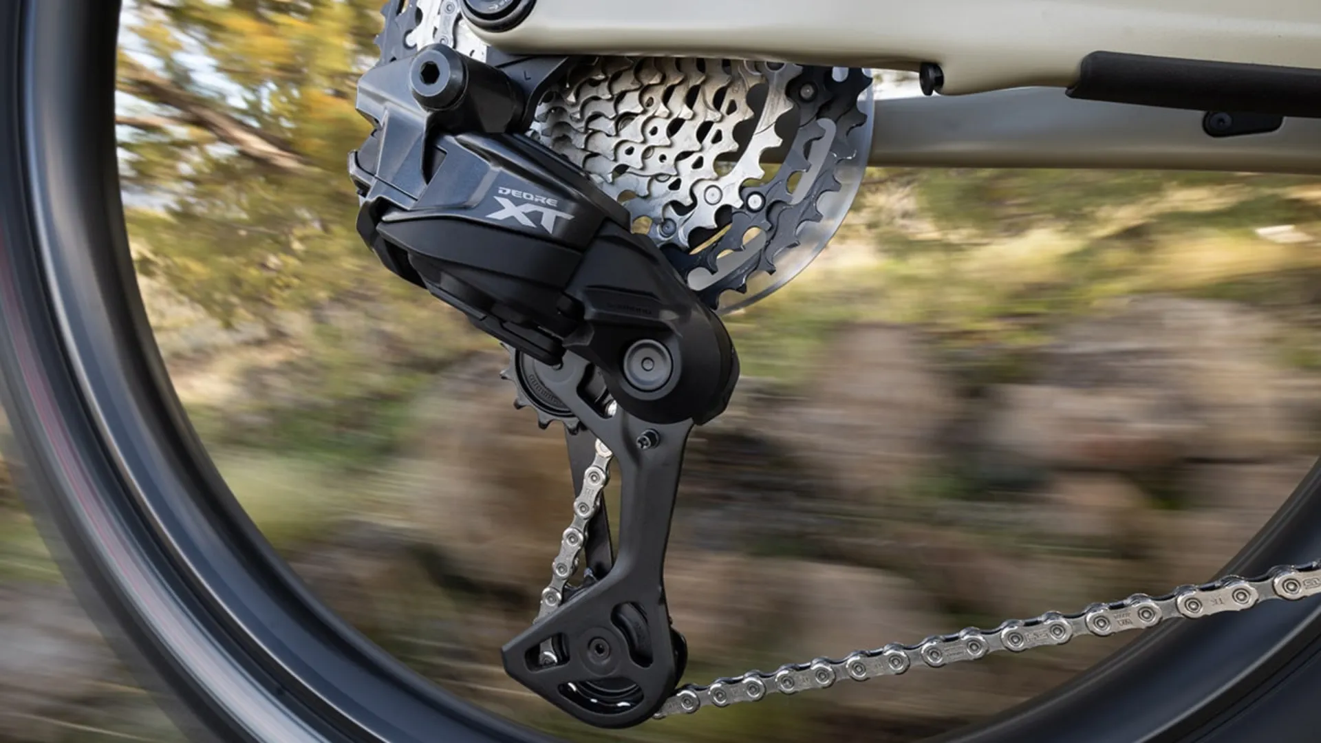 SHIMANO выпустила беспроводные компоненты XT DI2 M8200