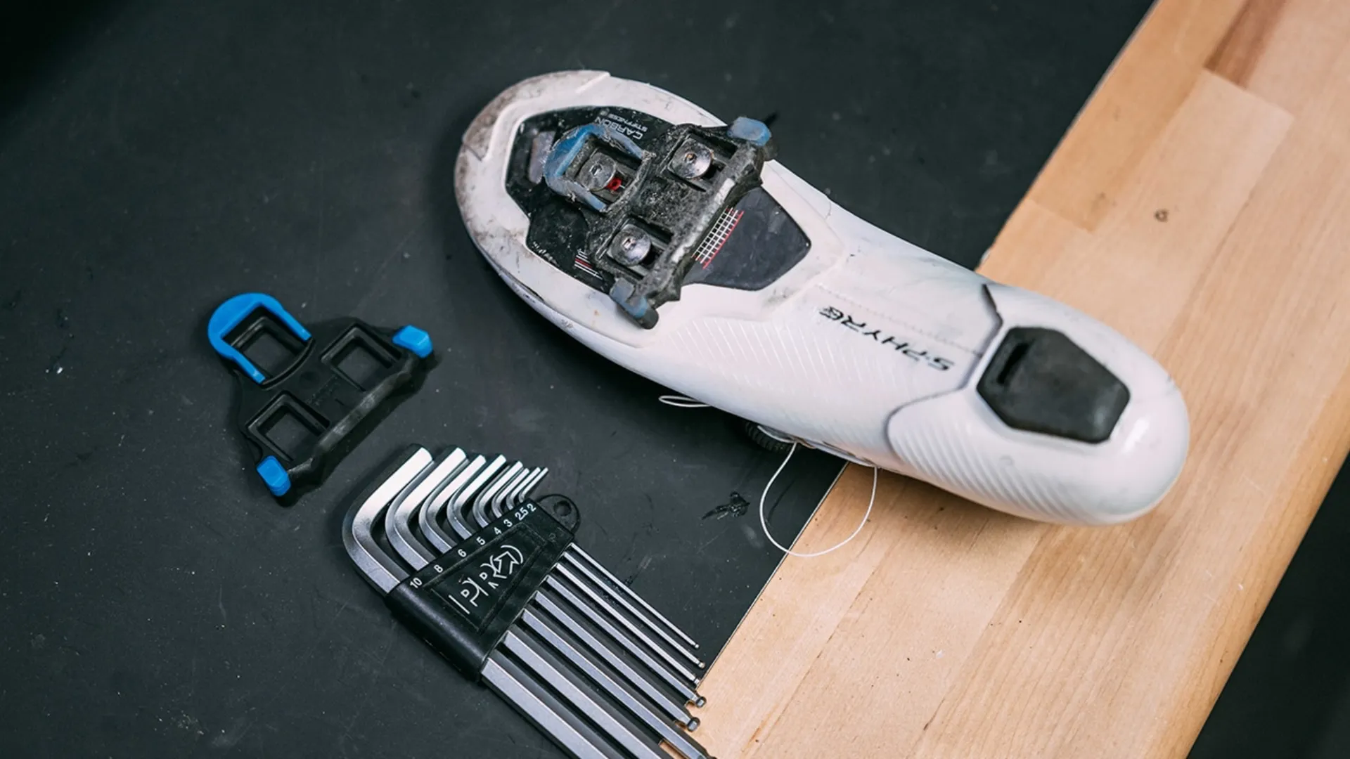 Коли варто замінити шипи контактних педалей SHIMANO
