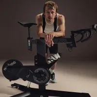 Велотренажер Wahoo KICKR Bike Pro 15