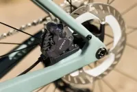 Тормоз (калипер) Shimano GRX BR-RX820, FLAT MOUNT дисковый гидравлический передний 3