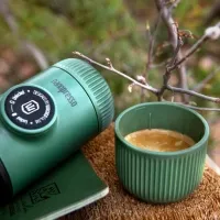 Портативна еспресо-кавоварка Wacaco Nanopresso з чохлом, green 2
