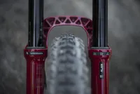 Вилка RockShox Lyrik Ultimate Charger 2.1 RC2 - Crown 27.5" Boost™ 15x110 170mm Red Alum Str Tpr 46offset DebonAir (includes Fender,2 Btm Tokens, Star nut & Maxle Stealth) C3 8