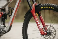 Вилка RockShox Lyrik Ultimate Charger 2.1 RC2 - Crown 27.5" Boost™ 15x110 170mm Red Alum Str Tpr 46offset DebonAir (includes Fender,2 Btm Tokens, Star nut & Maxle Stealth) C3 10