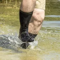 Шкарпетки водонепроникні Dexshell Trekking, з зеленою смужкою 1