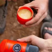 Портативна еспресо-кавоварка Wacaco Nanopresso з чохлом, lava red 3