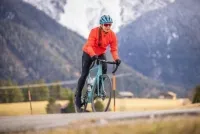 Велокуртка мембранна жіноча Pearl Izumi QUEST AMFIB, неоново-червона 1