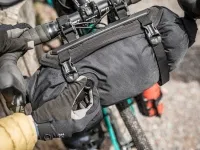 Сумка на кермо Topeak FrontLoader 8L handlebar mount bikepacking bag, black 3