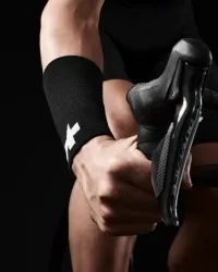 Нарукавники ASSOS RS Sweat Blocker Superleger OS black series 0