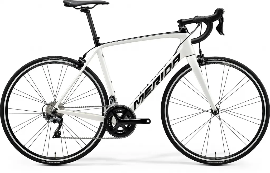 Велосипед 28" Merida Scultura 5000 (2020) pearl white / black
